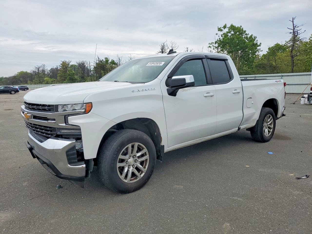 Salvage Chevrolet Silverado Image