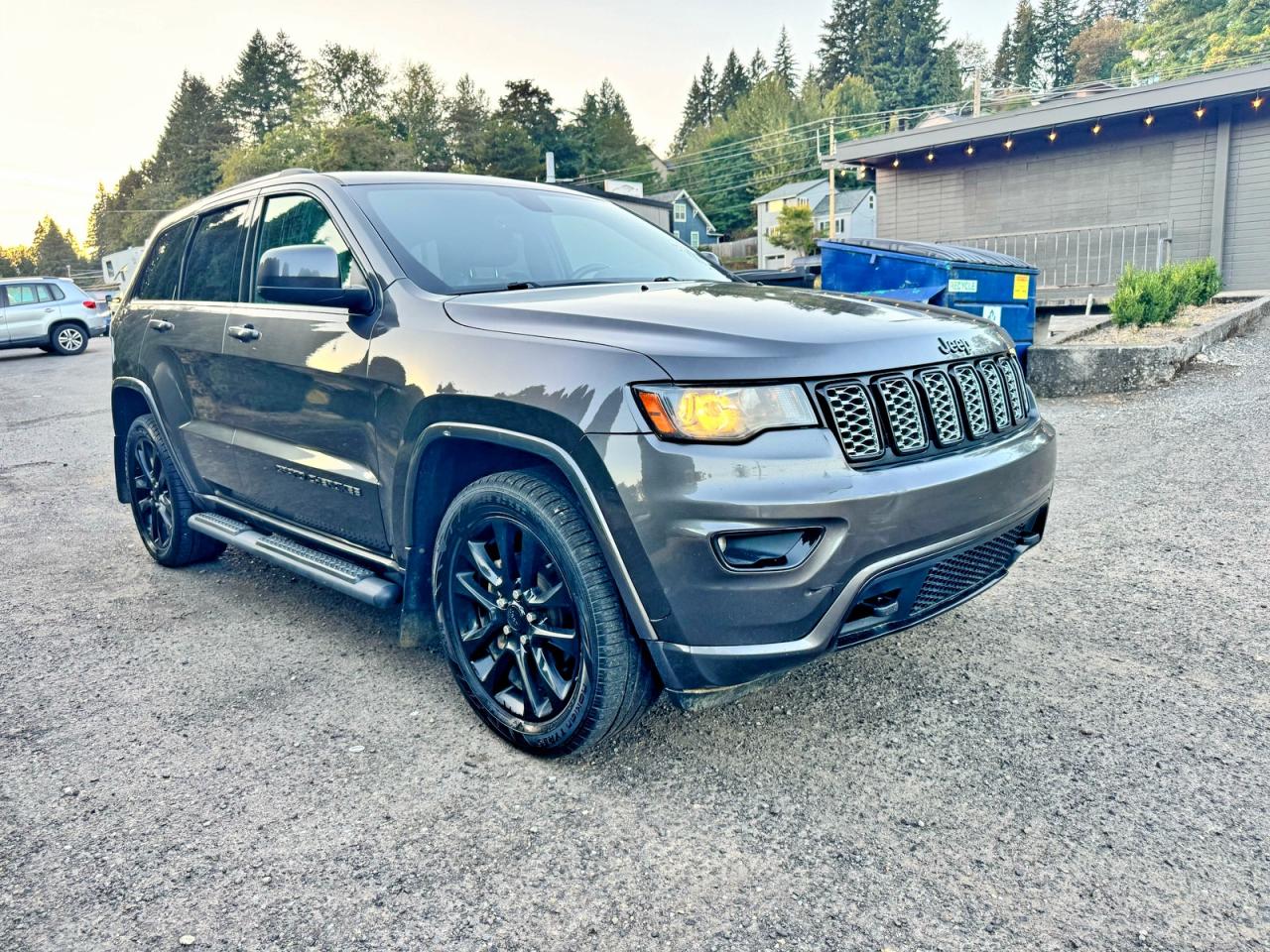 Salvage Jeep Cherokee Image