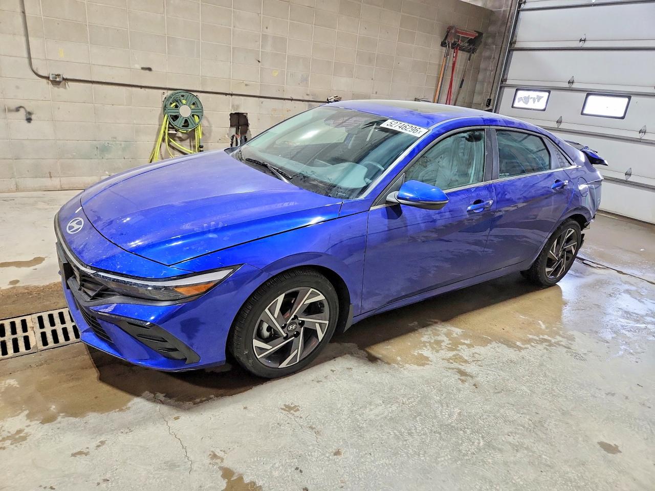 Salvage Hyundai ELANTRA Image