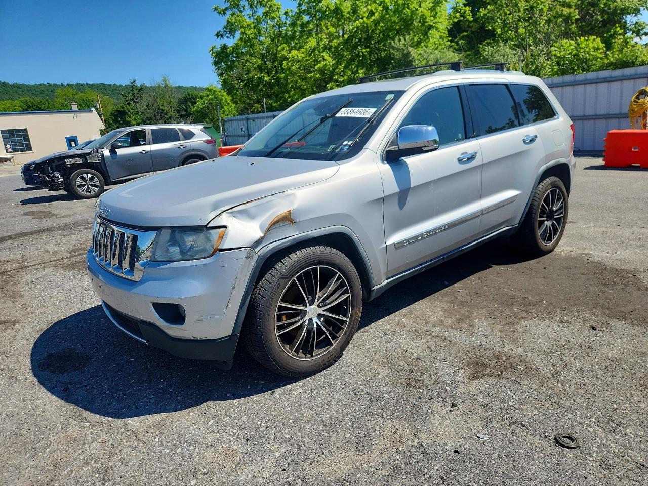 Salvage Jeep Cherokee Image