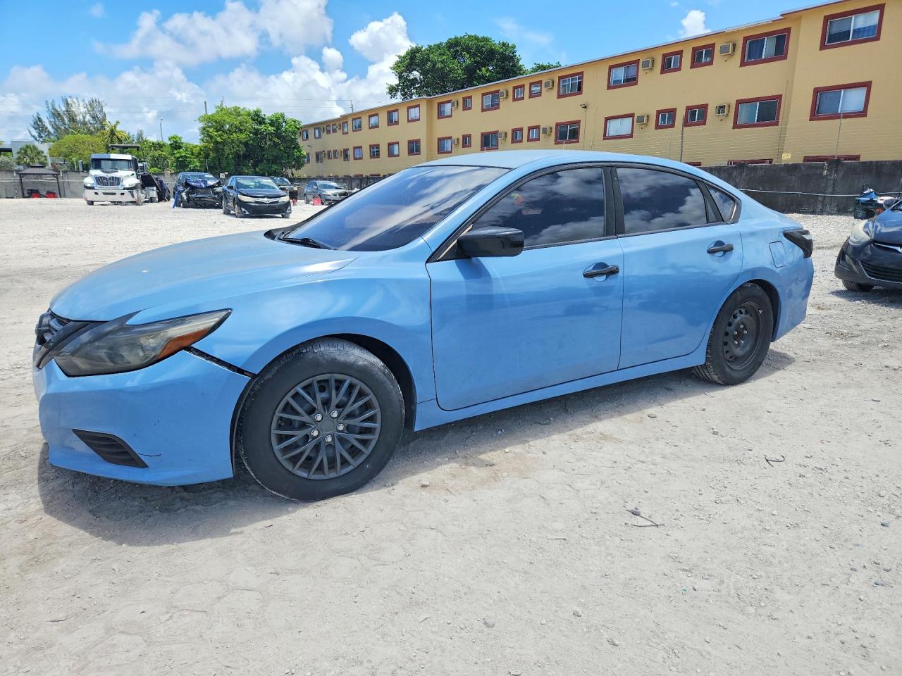 Salvage Nissan Altima Image