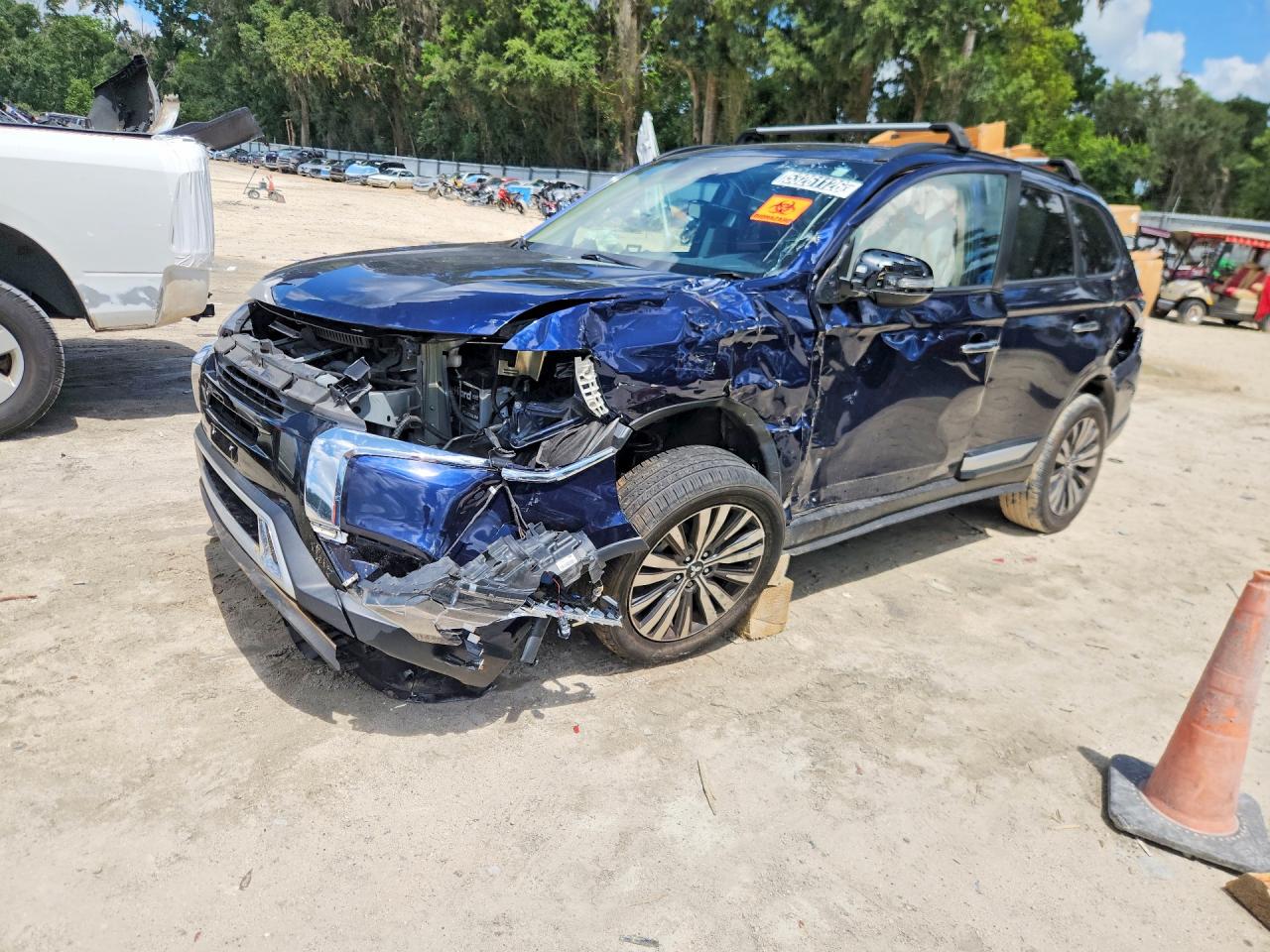 Salvage Mitsubishi Outlander Image