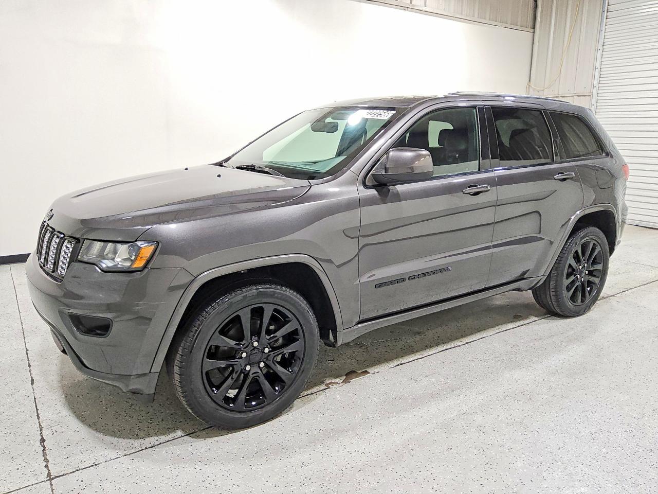 Salvage Jeep Cherokee Image