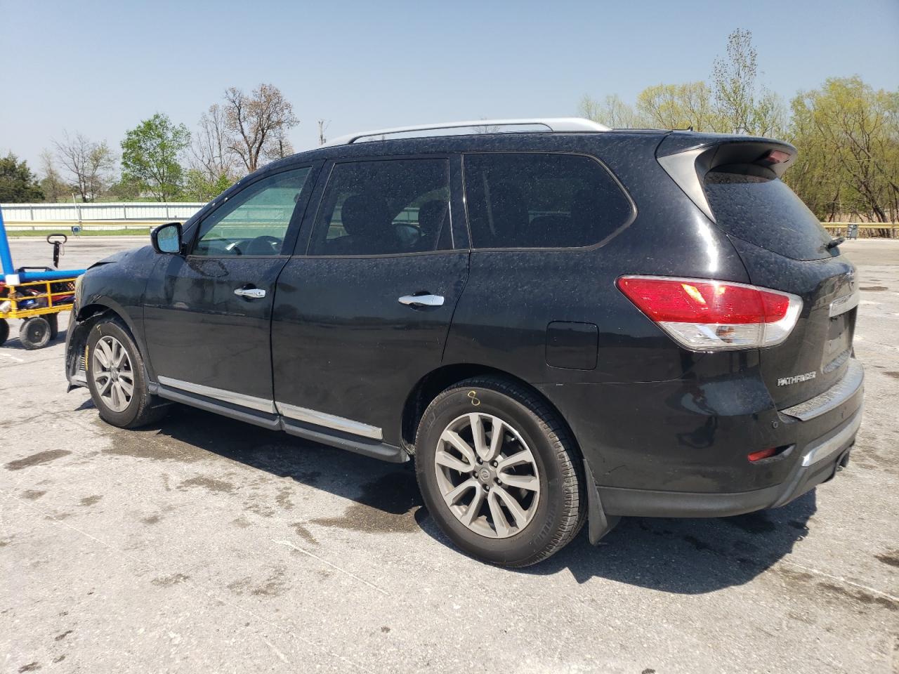 Nissan Pathfinder S