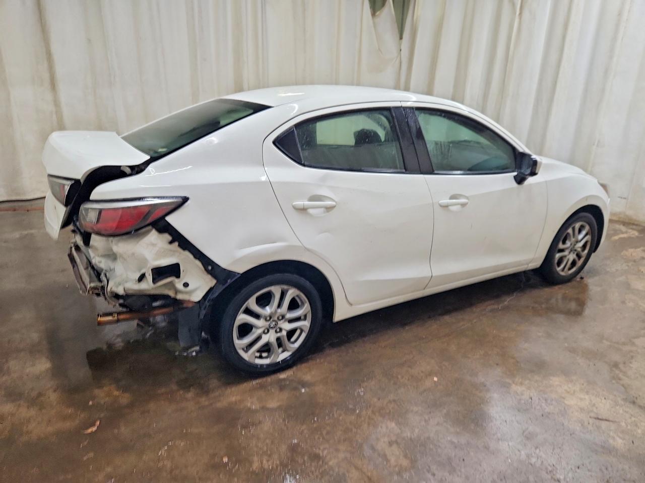 Toyota Yaris Base