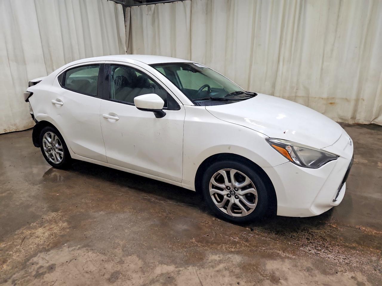 Toyota Yaris Base