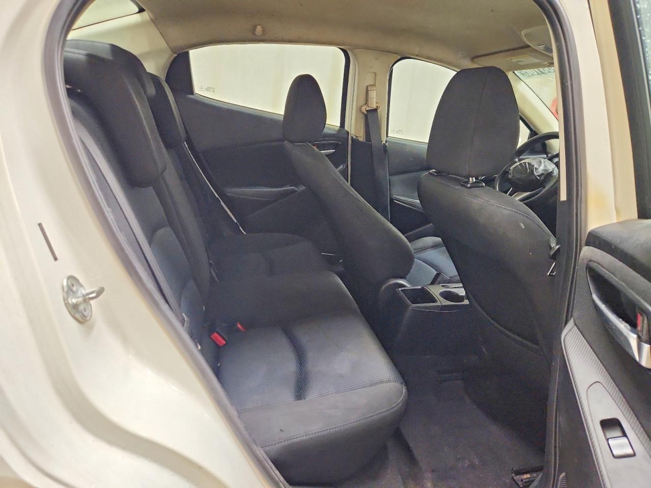 Toyota Yaris Base