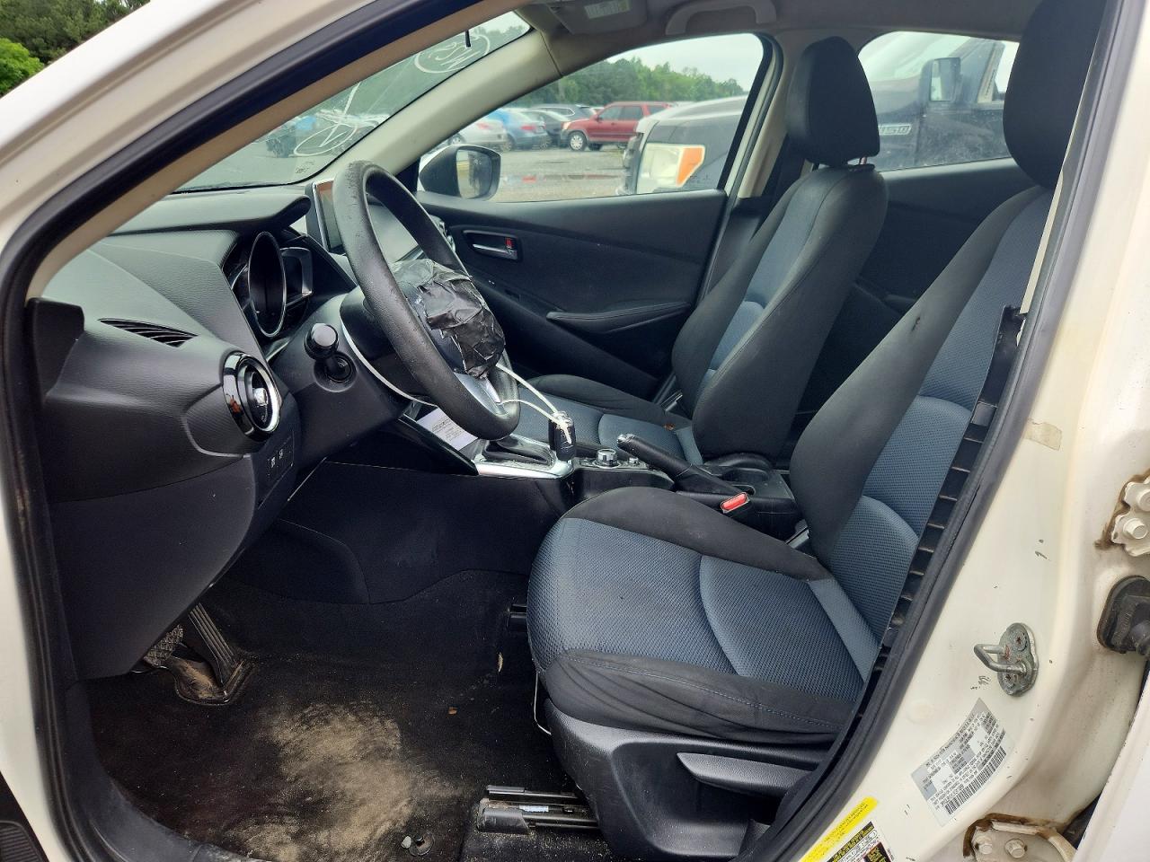 Toyota Yaris Base