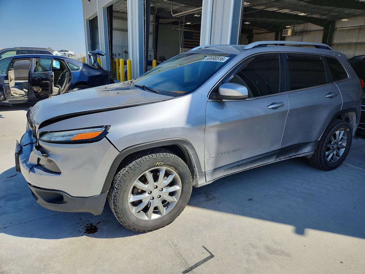 Salvage Jeep Cherokee Image