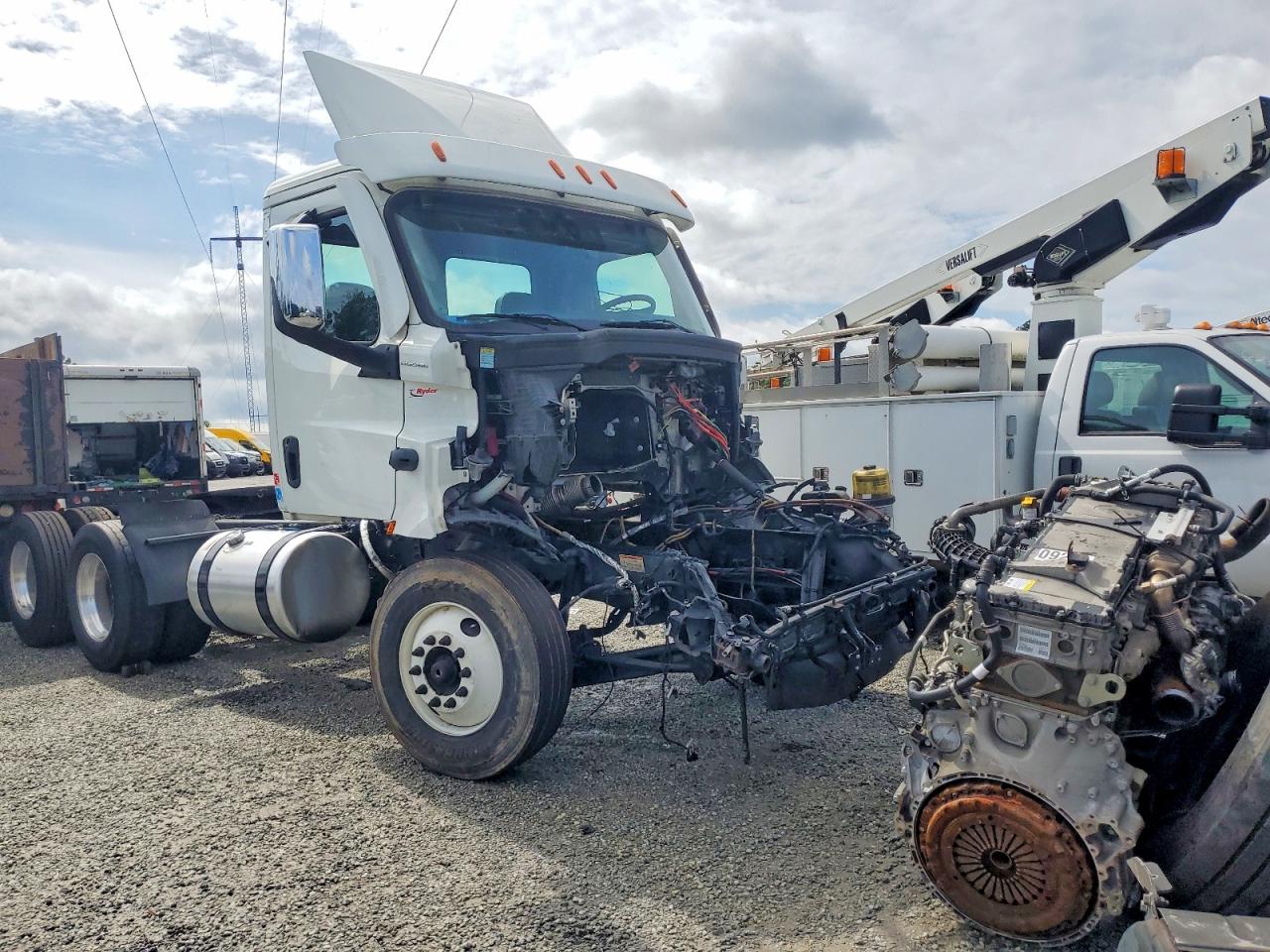 Salvage Freightliner Cascadia 126 Image