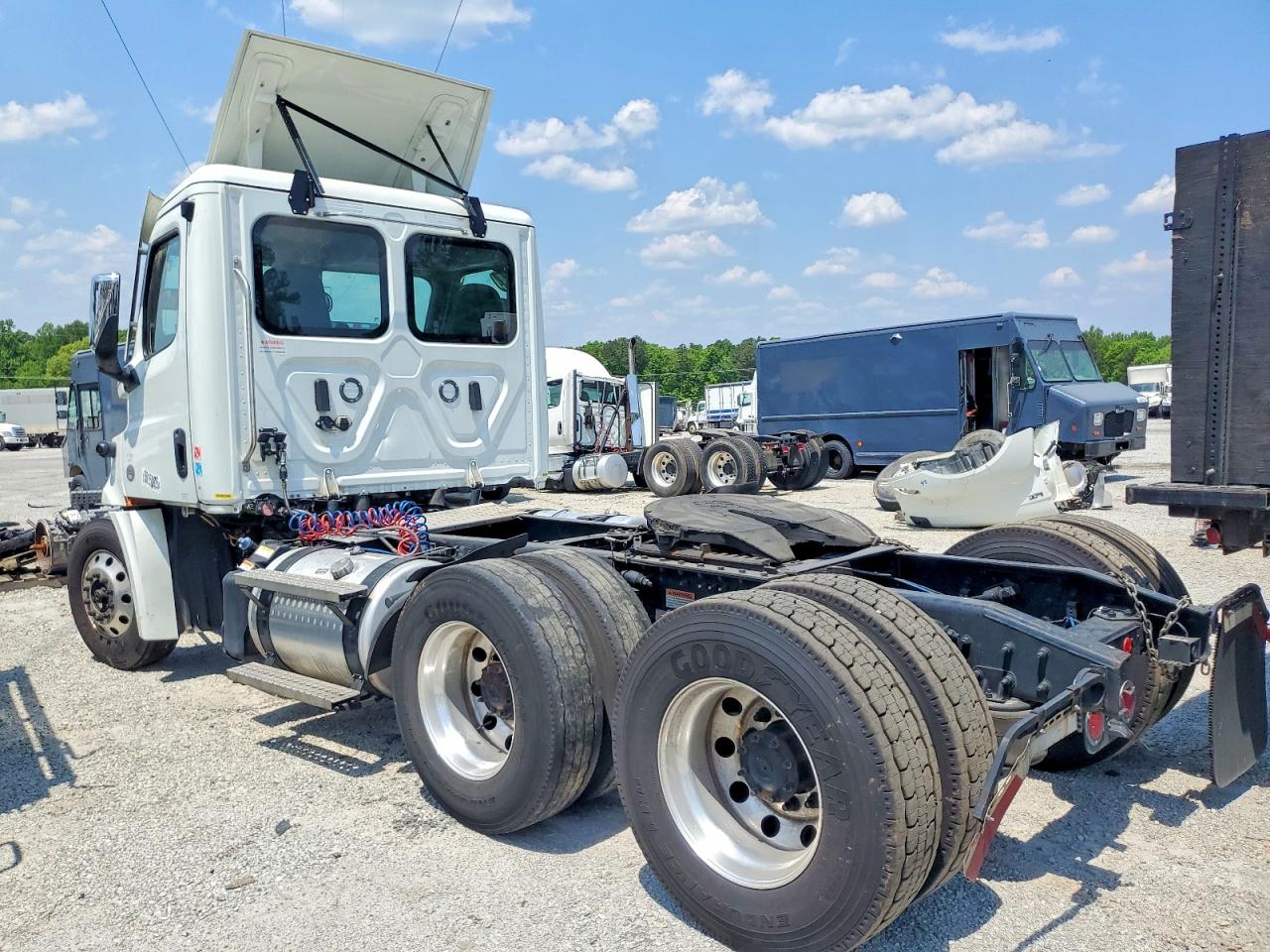 Freightliner Cascadia 126