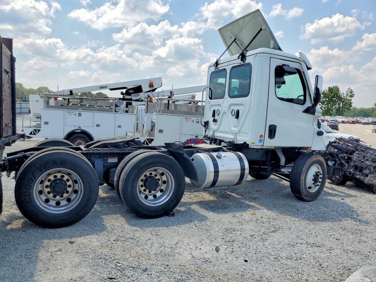 Freightliner Cascadia 126