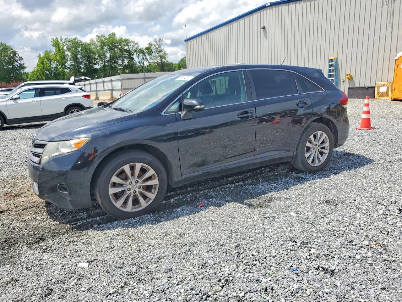 Salvage Toyota Venza Image