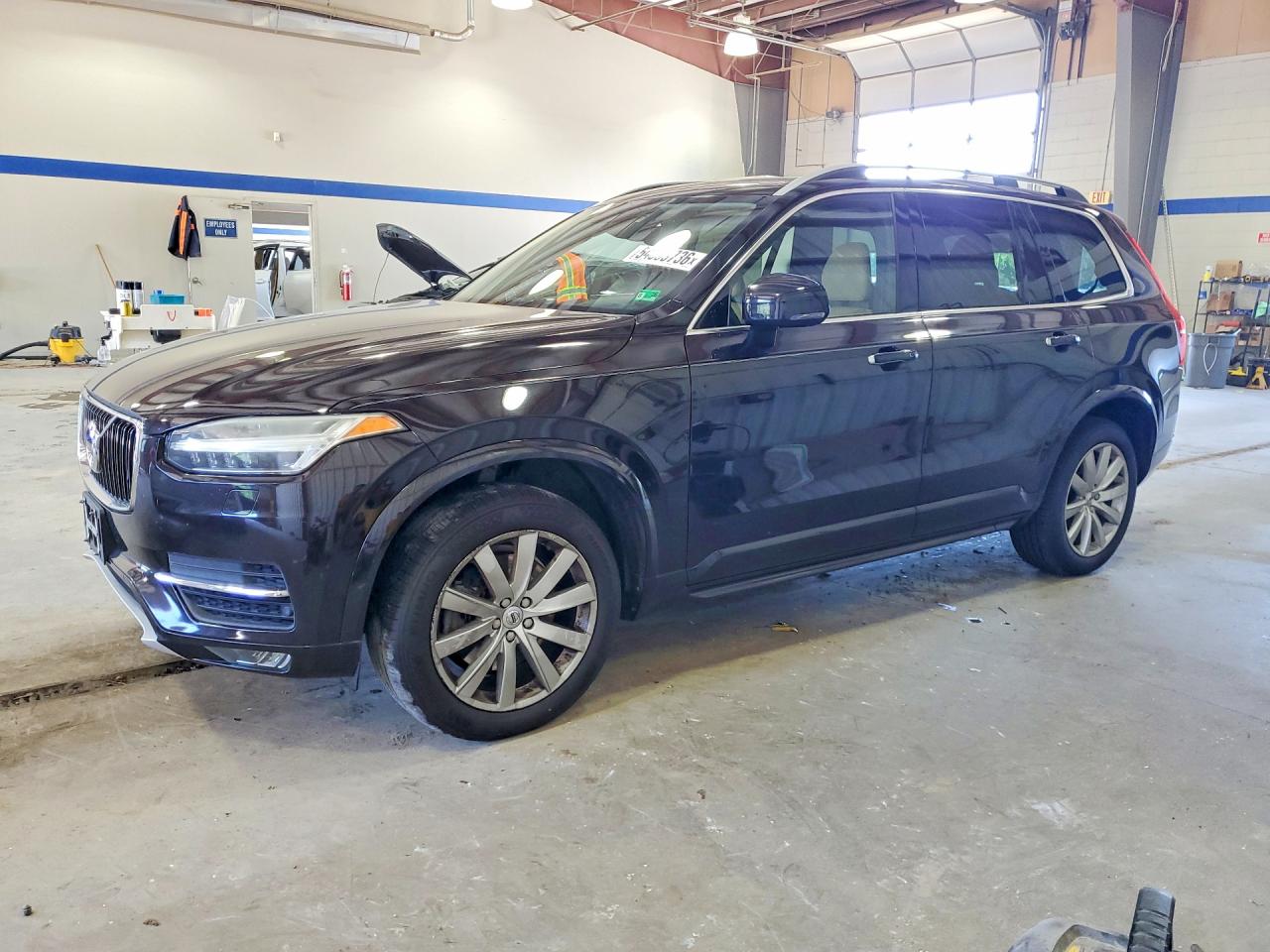 Salvage Volvo XC90 Image