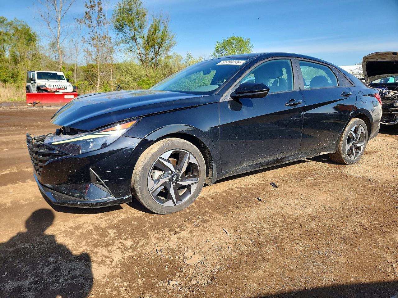 Salvage Hyundai ELANTRA Image
