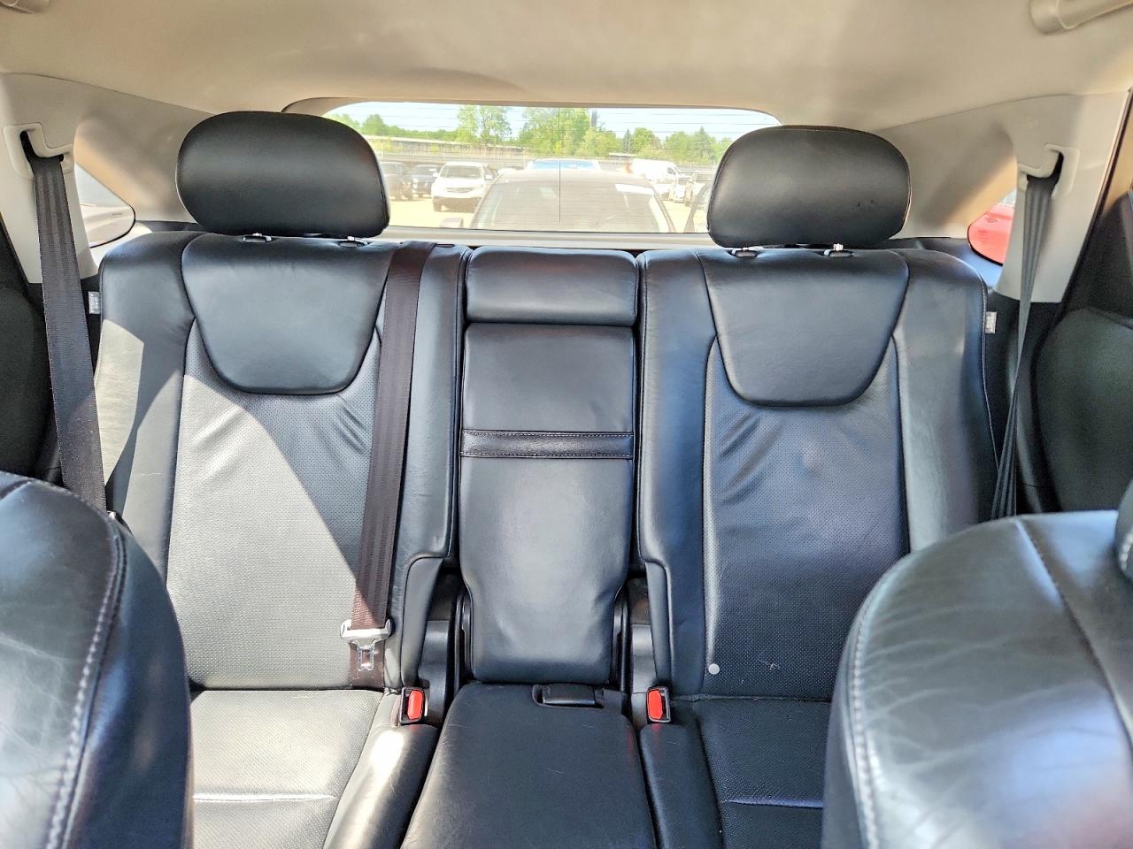 Lexus RX Base