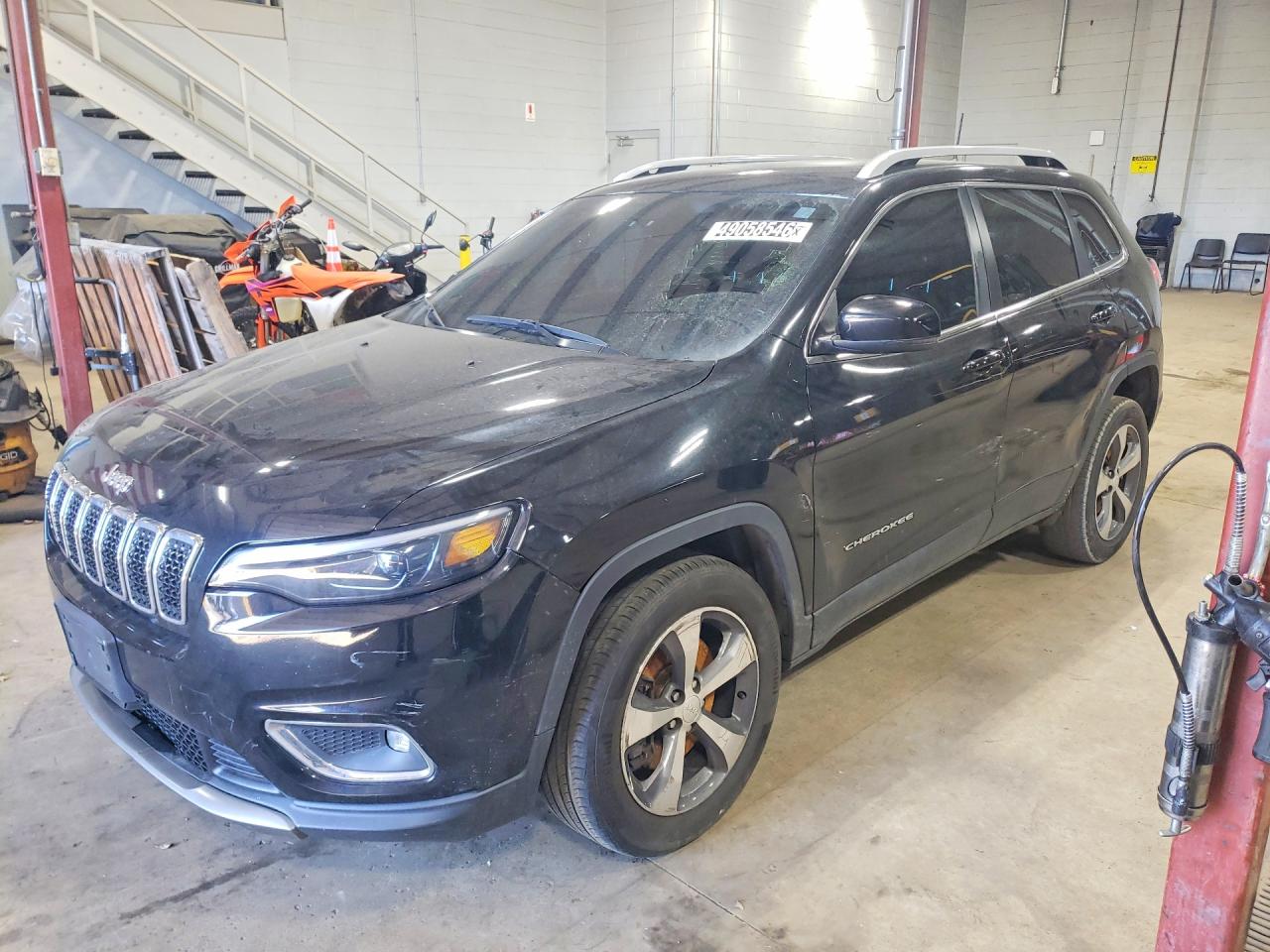 Salvage Jeep Cherokee Image