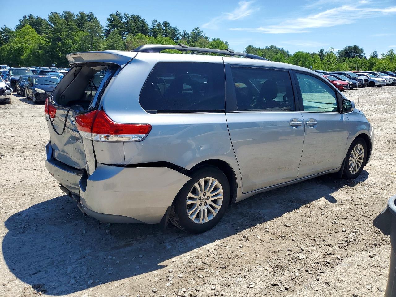 Toyota Sienna Xle 8-passenger