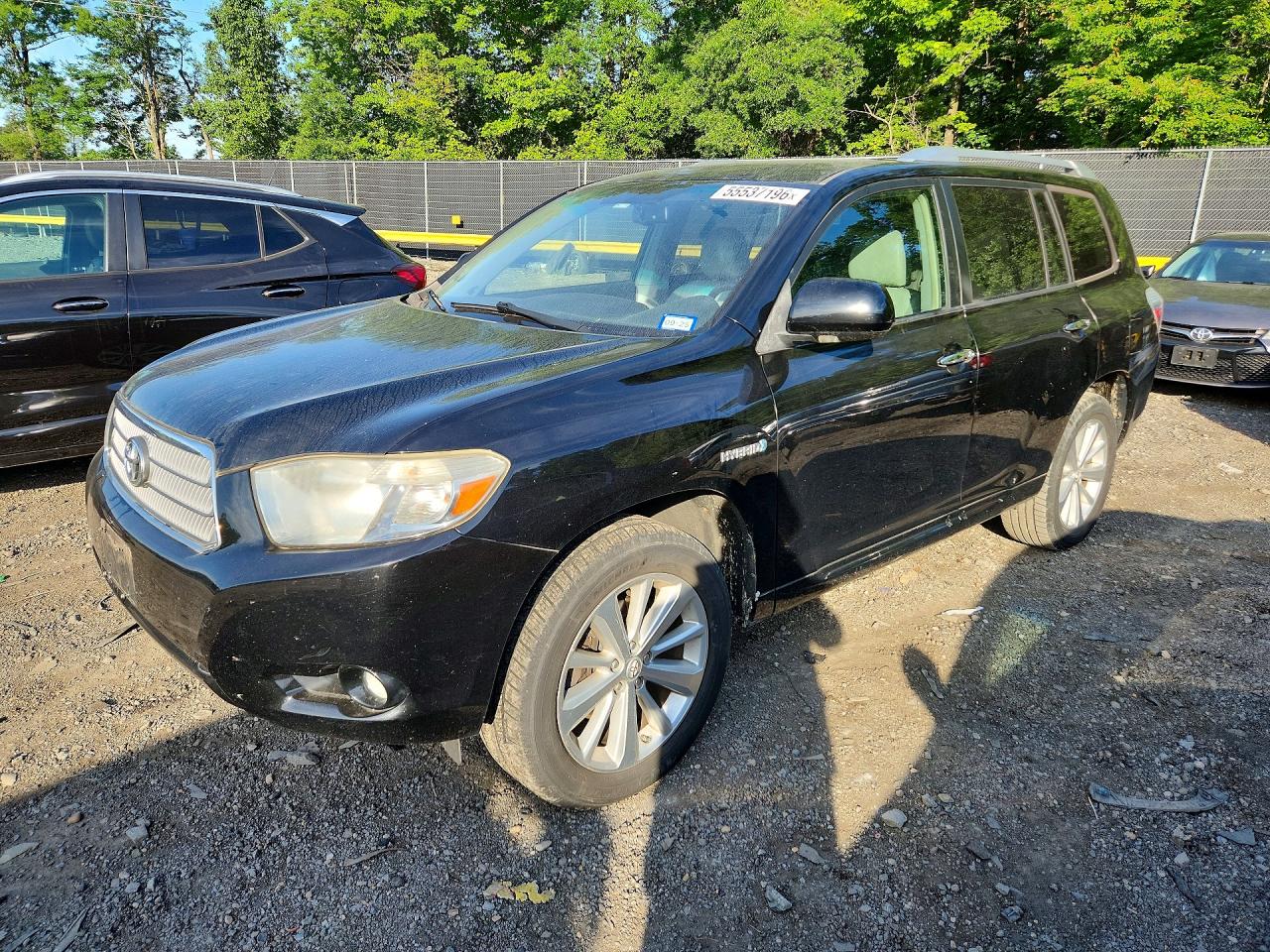 Salvage Toyota Highlander Image