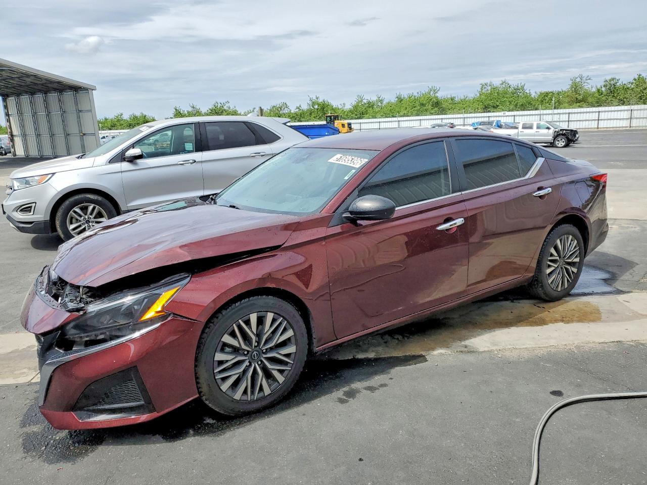 Salvage Nissan Altima Image