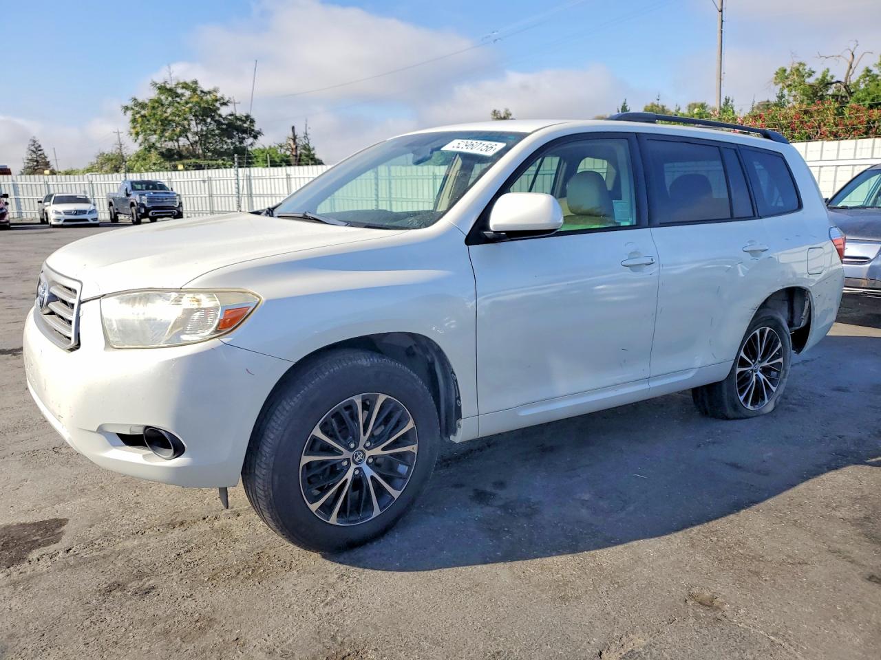 Salvage Toyota Highlander Image