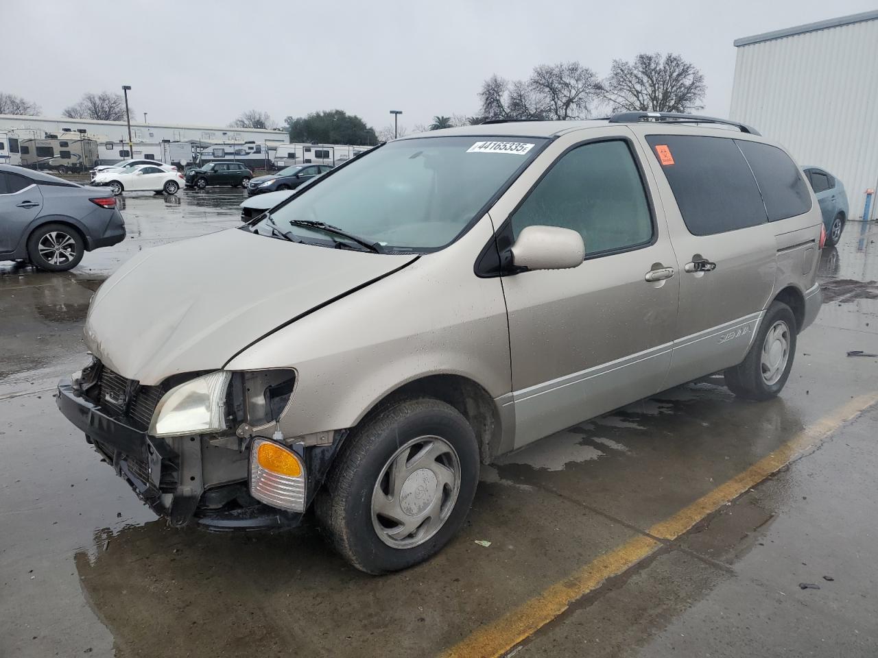 Salvage Toyota Sienna Image