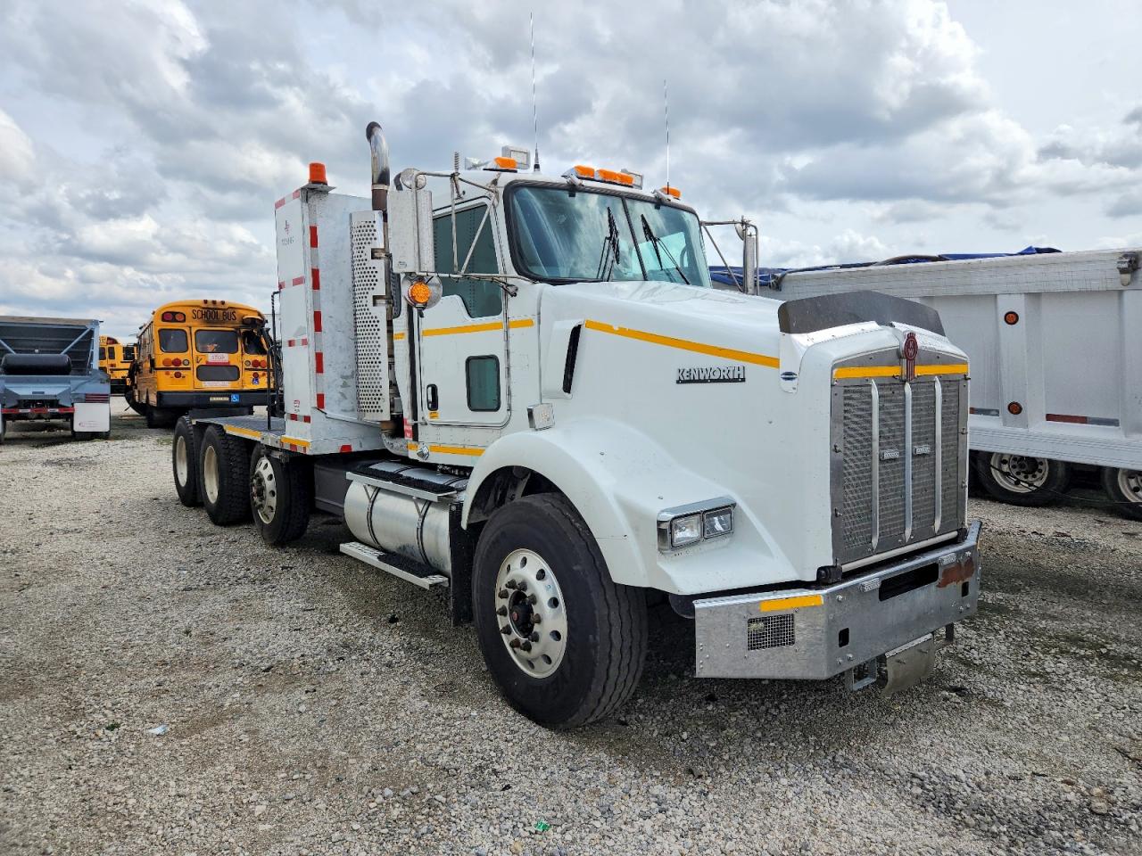 Salvage Kenworth Construction Image