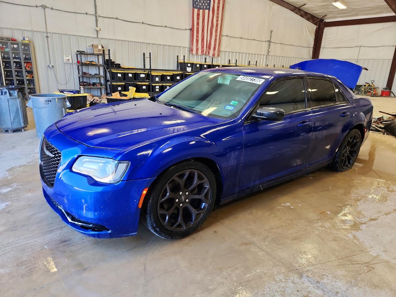 Salvage Chrysler 300 Image