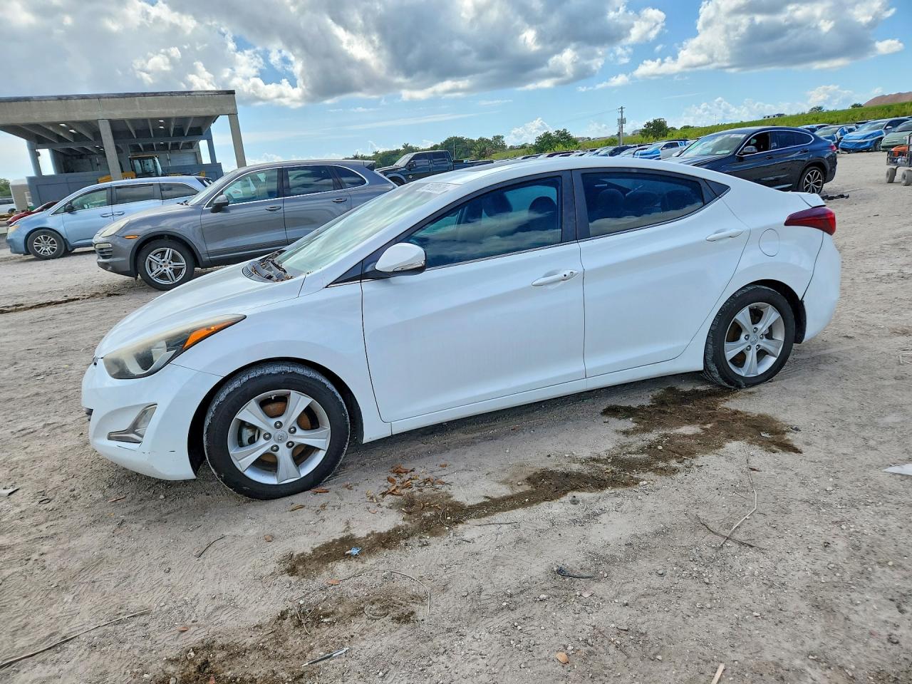 Salvage Hyundai ELANTRA Image