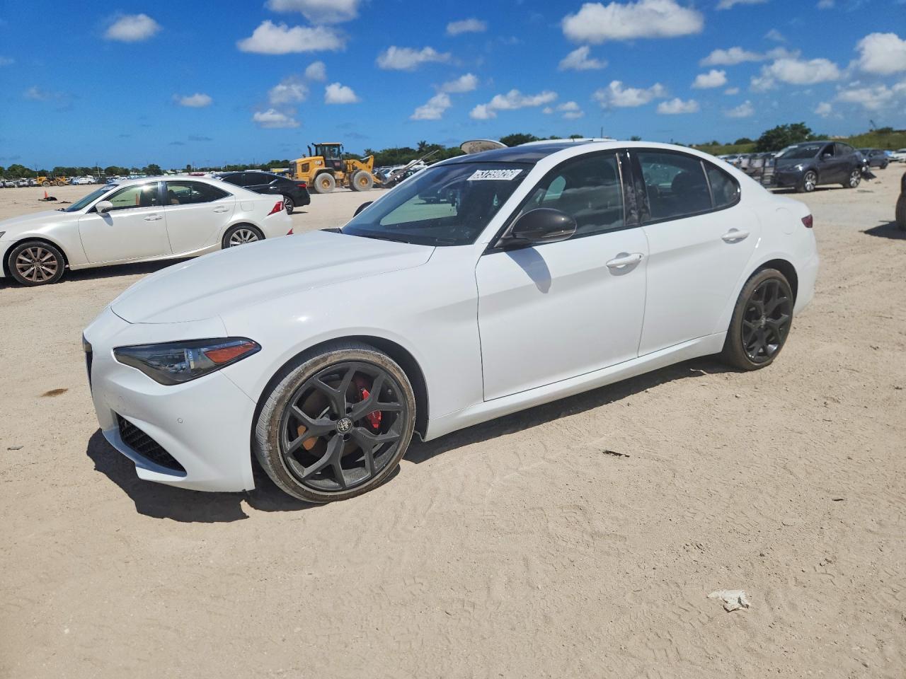 Salvage Alfa Romeo Giulia Image