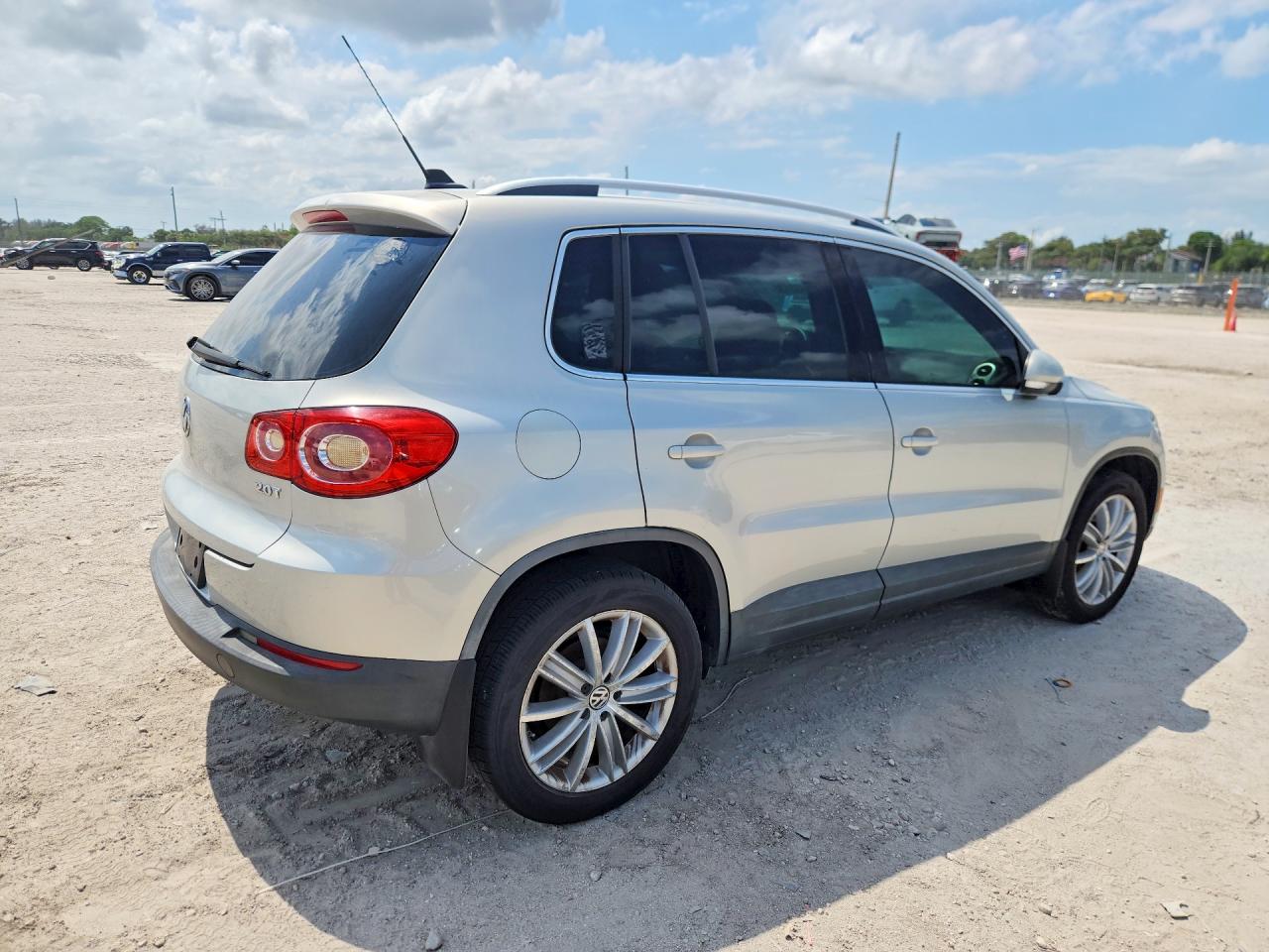 Volkswagen Tiguan S