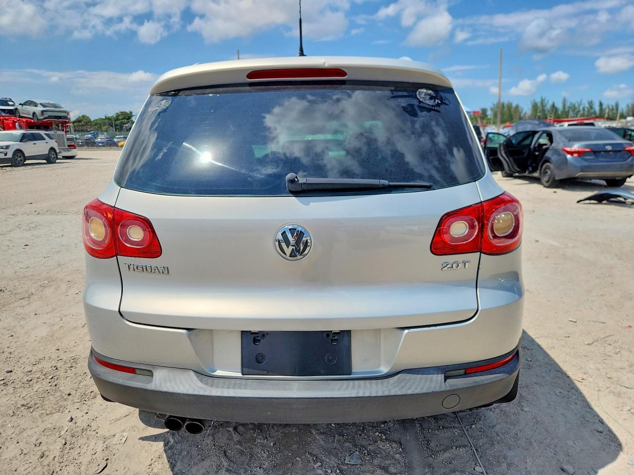 Volkswagen Tiguan S
