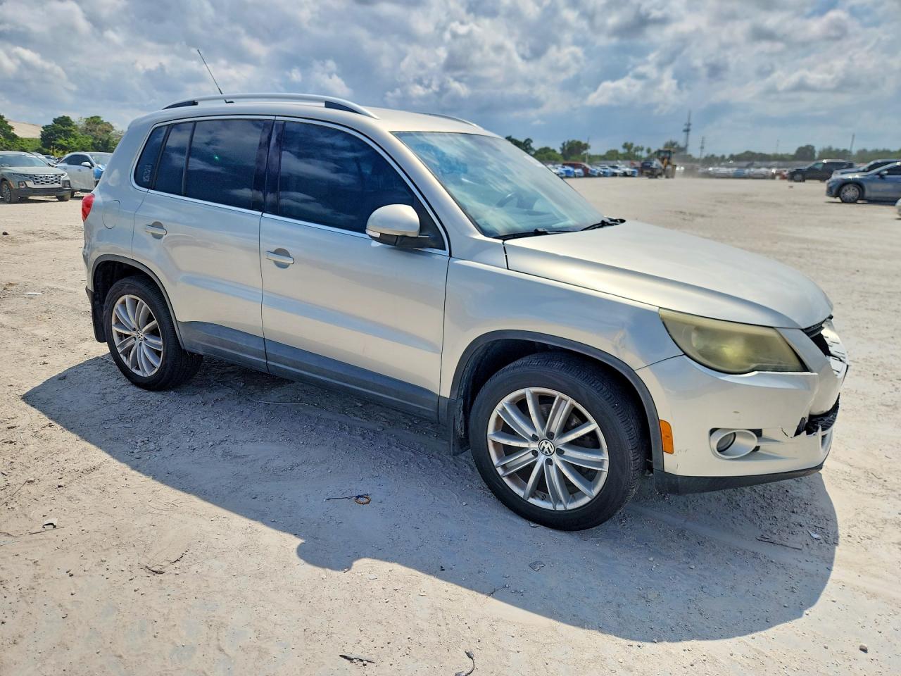 Volkswagen Tiguan S