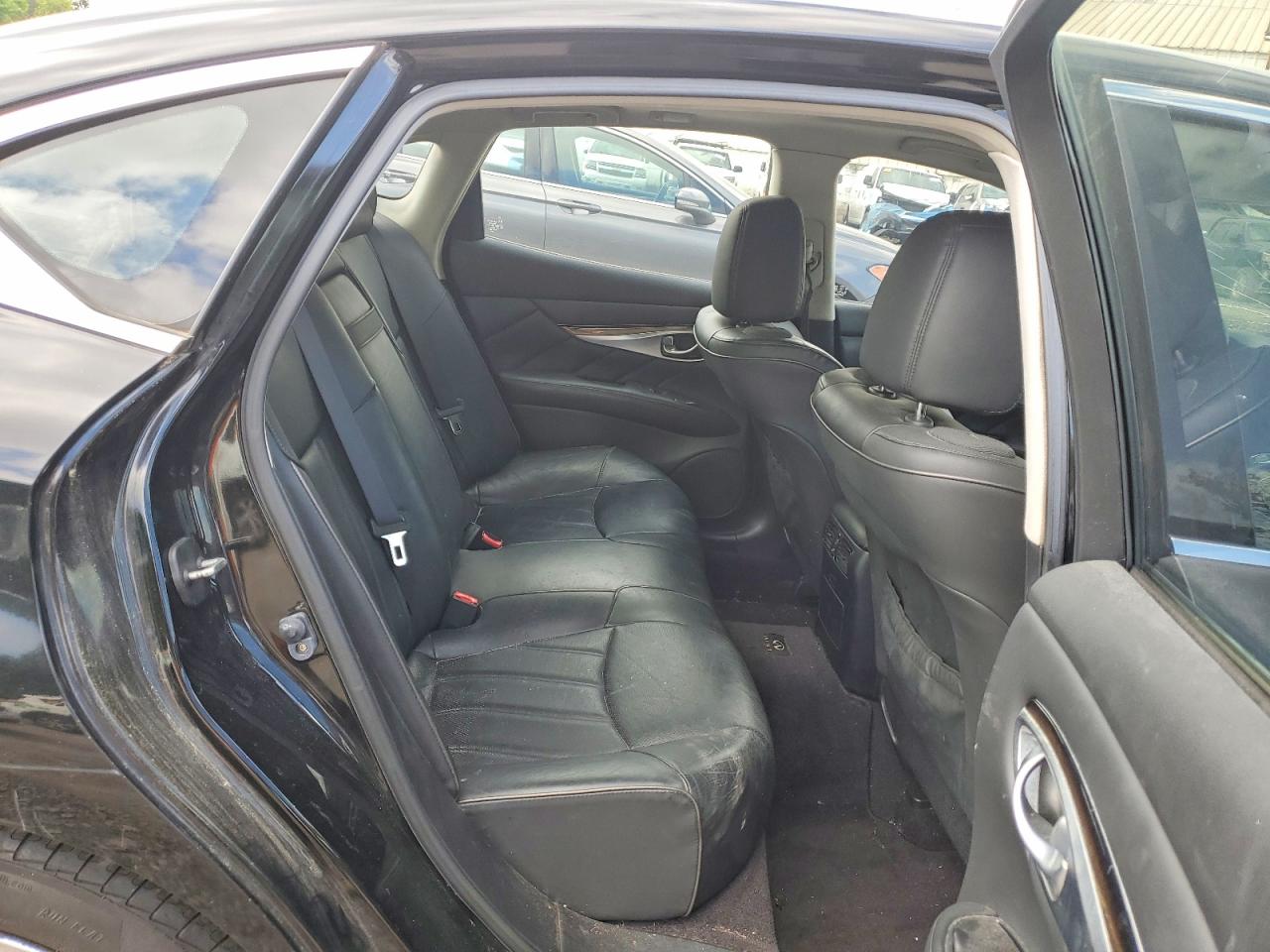 INFINITI M37 X
