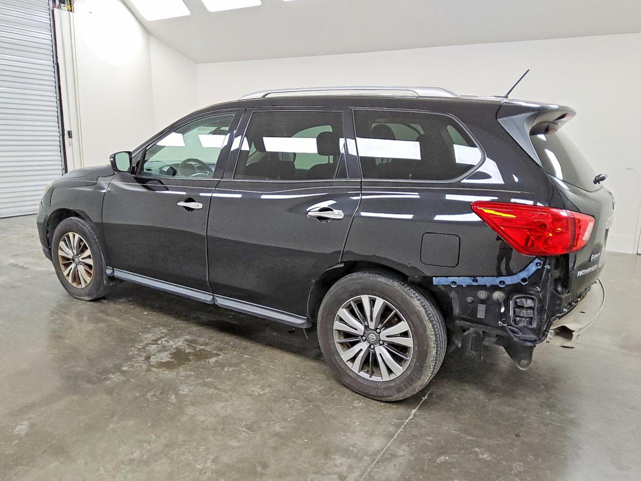 Nissan Pathfinder S