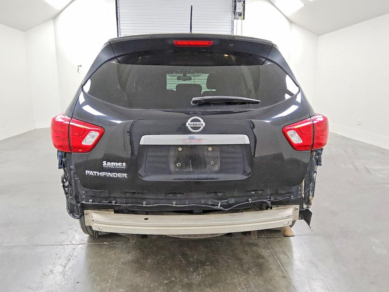Nissan Pathfinder S