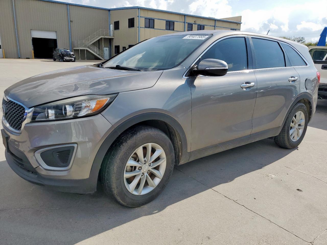 Salvage Kia Sorento Image
