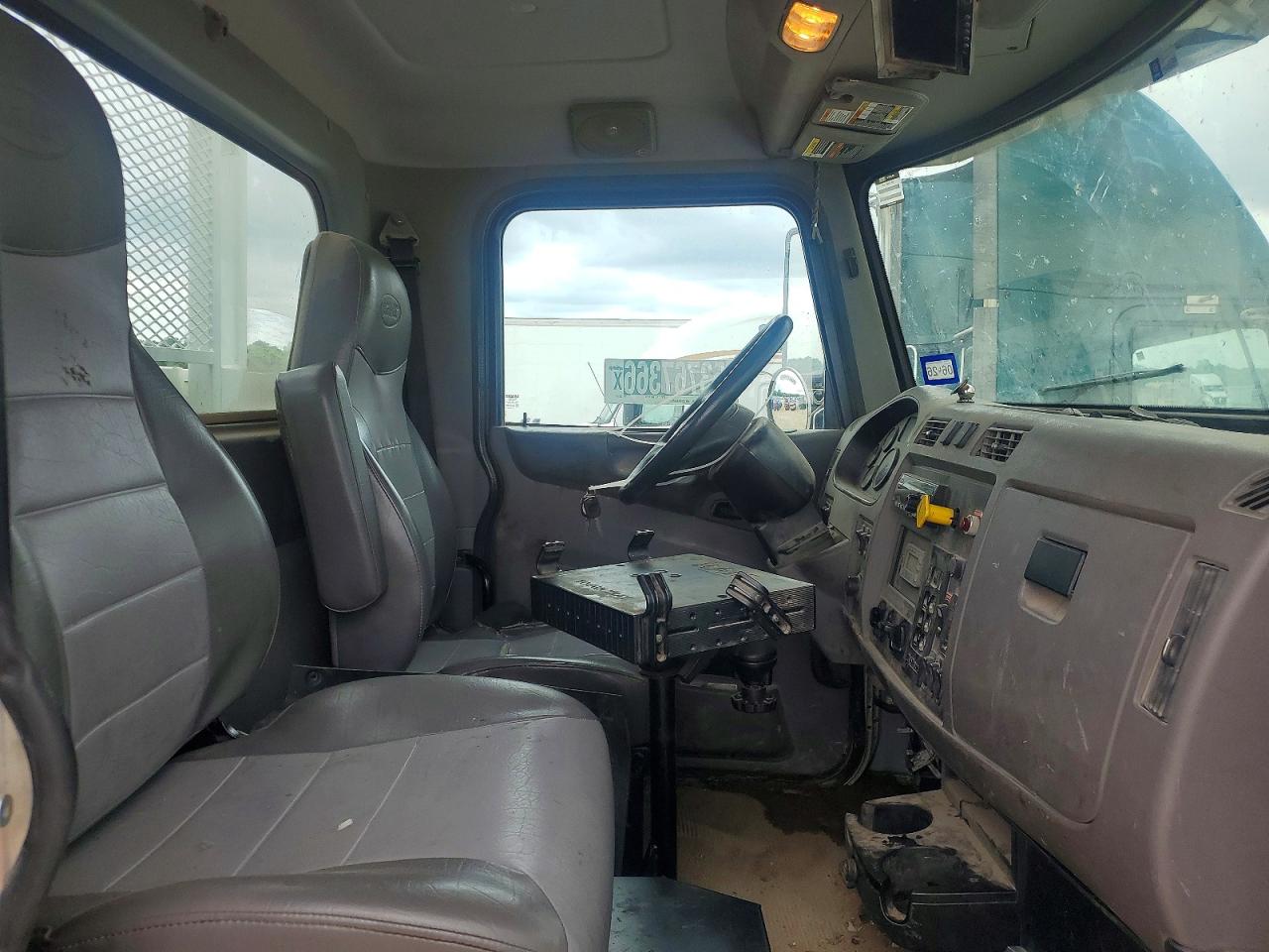 Peterbilt 337