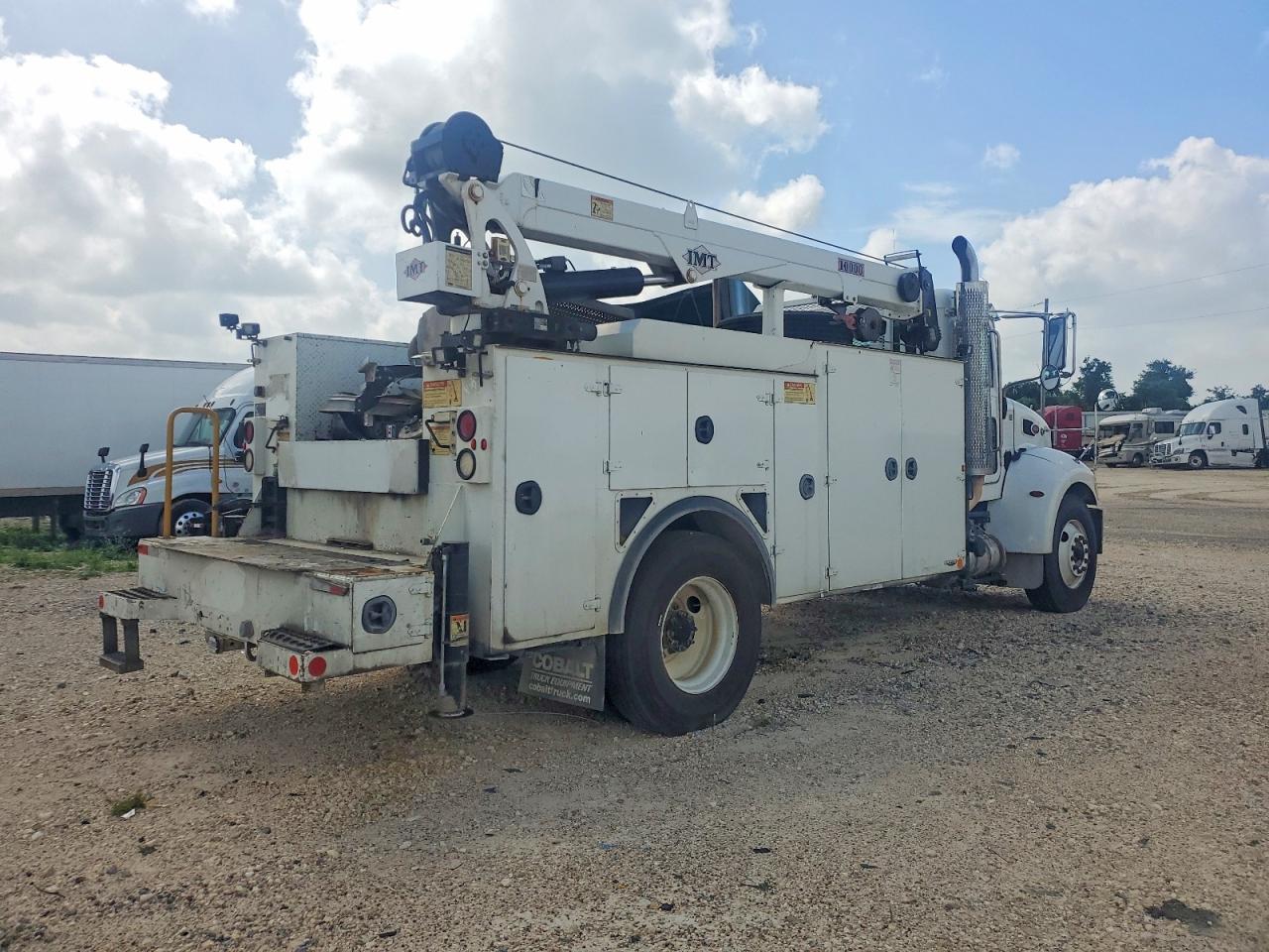 Peterbilt 337