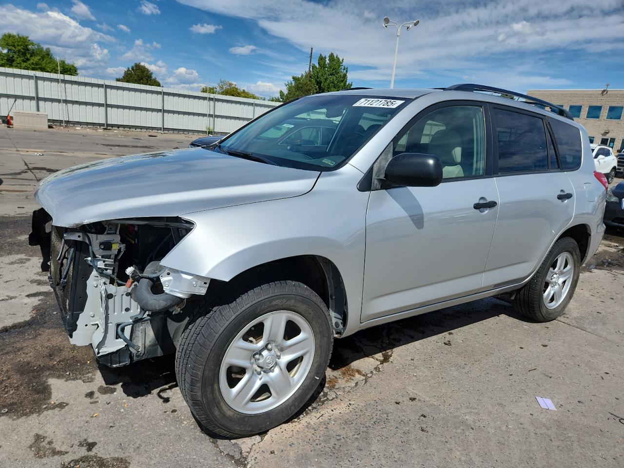 Salvage Toyota RAV4 Image
