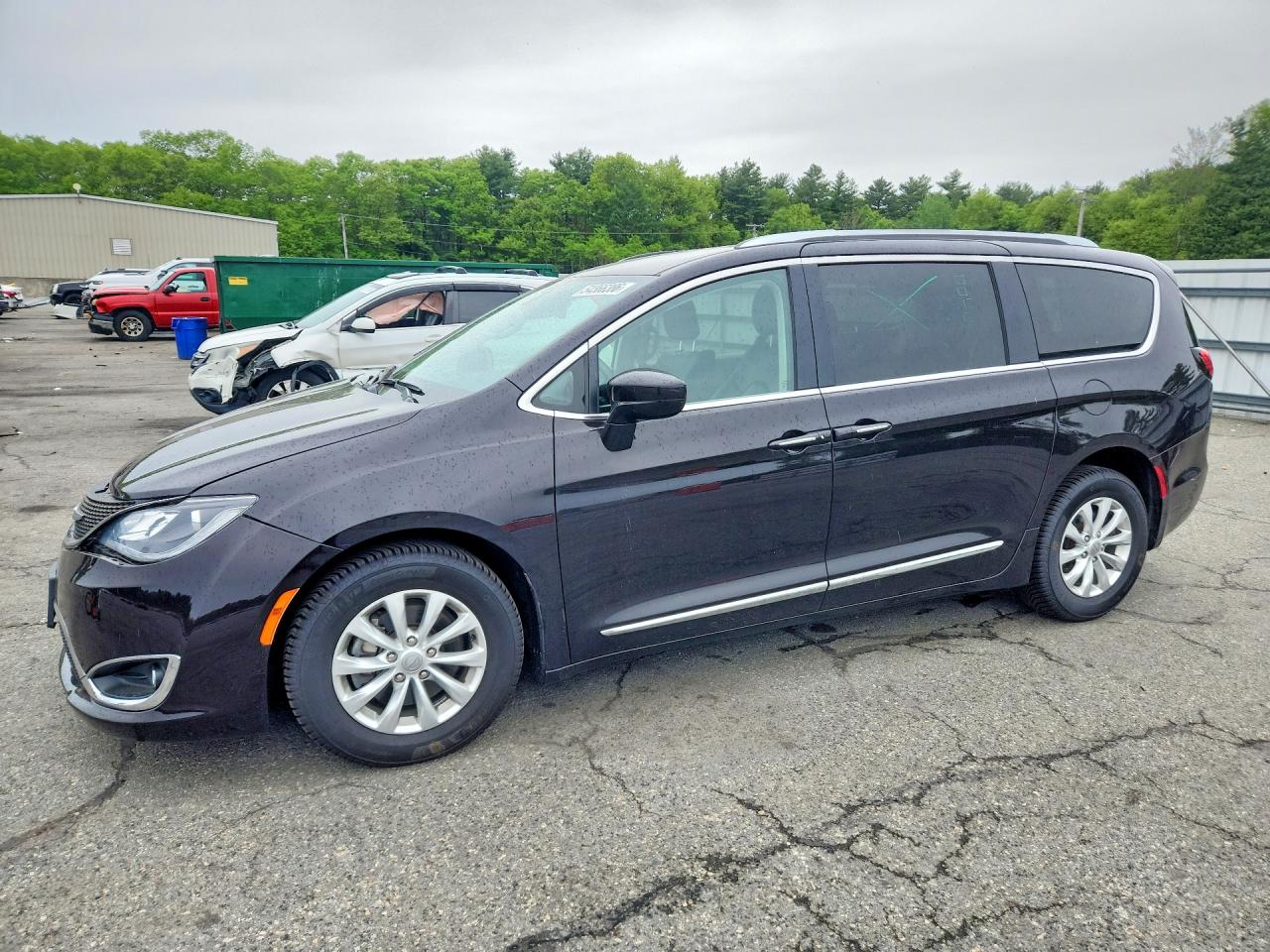 Salvage Chrysler Pacifica Image