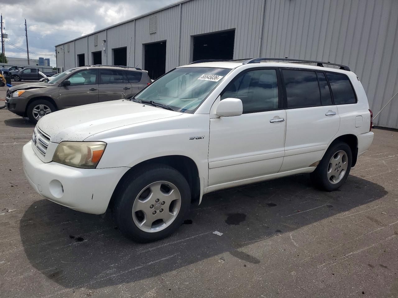 Salvage Toyota Highlander Image
