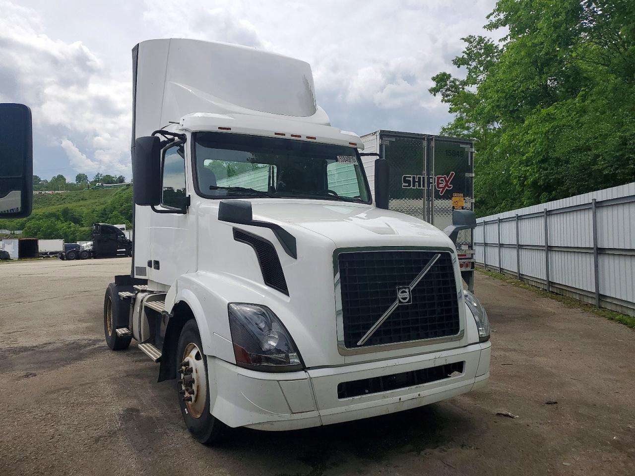 Salvage Volvo Vn Image