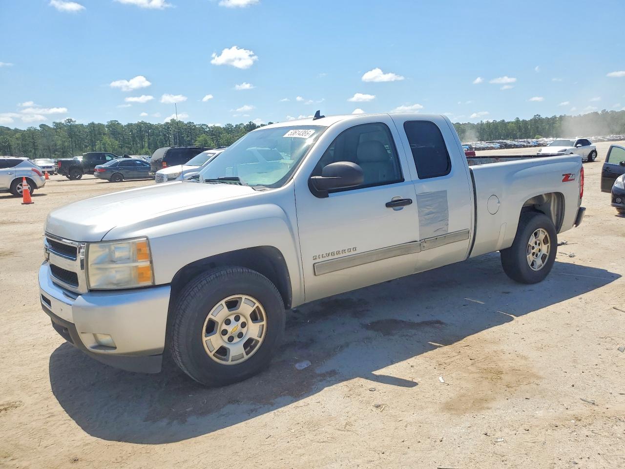 Salvage Chevrolet Silverado Image