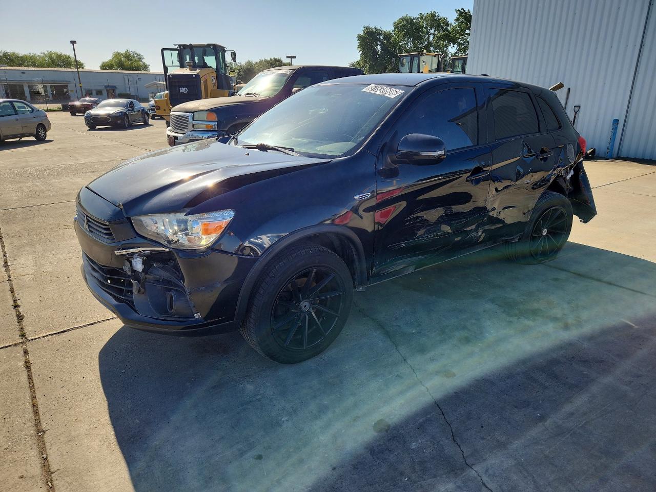 Salvage Mitsubishi Outlander Image
