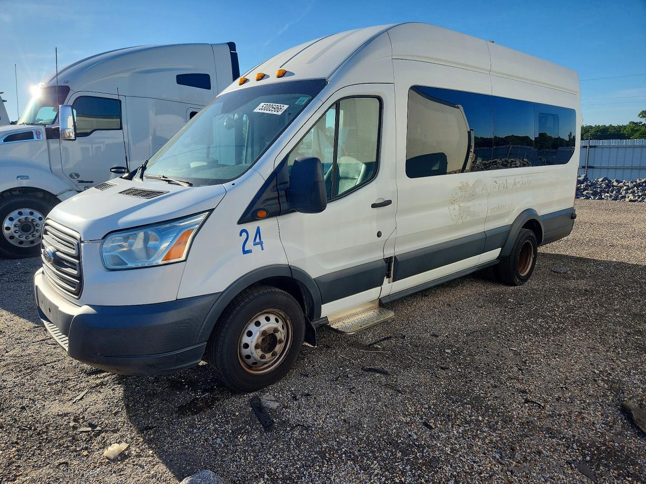 Salvage Ford Transit Image