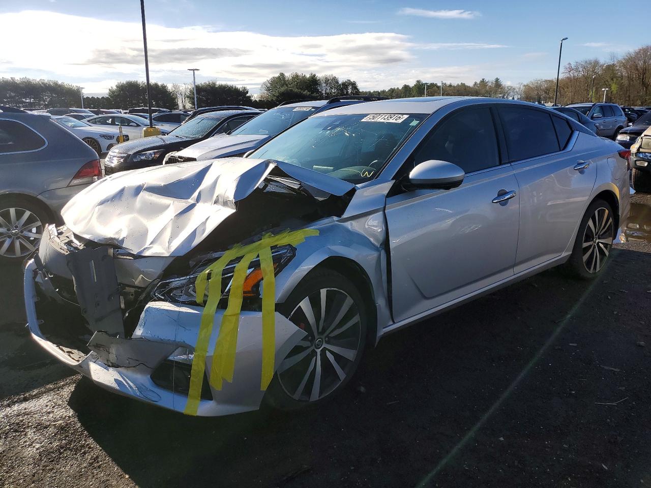 Salvage Nissan Altima Image