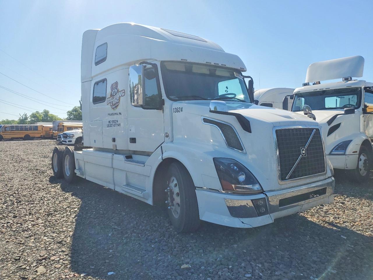 Salvage Volvo Vn Image