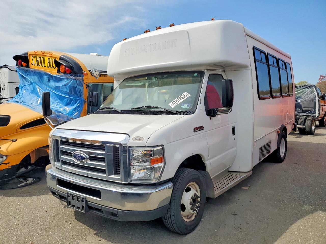 Ford Econoline E450 Super Duty Cutaway Van