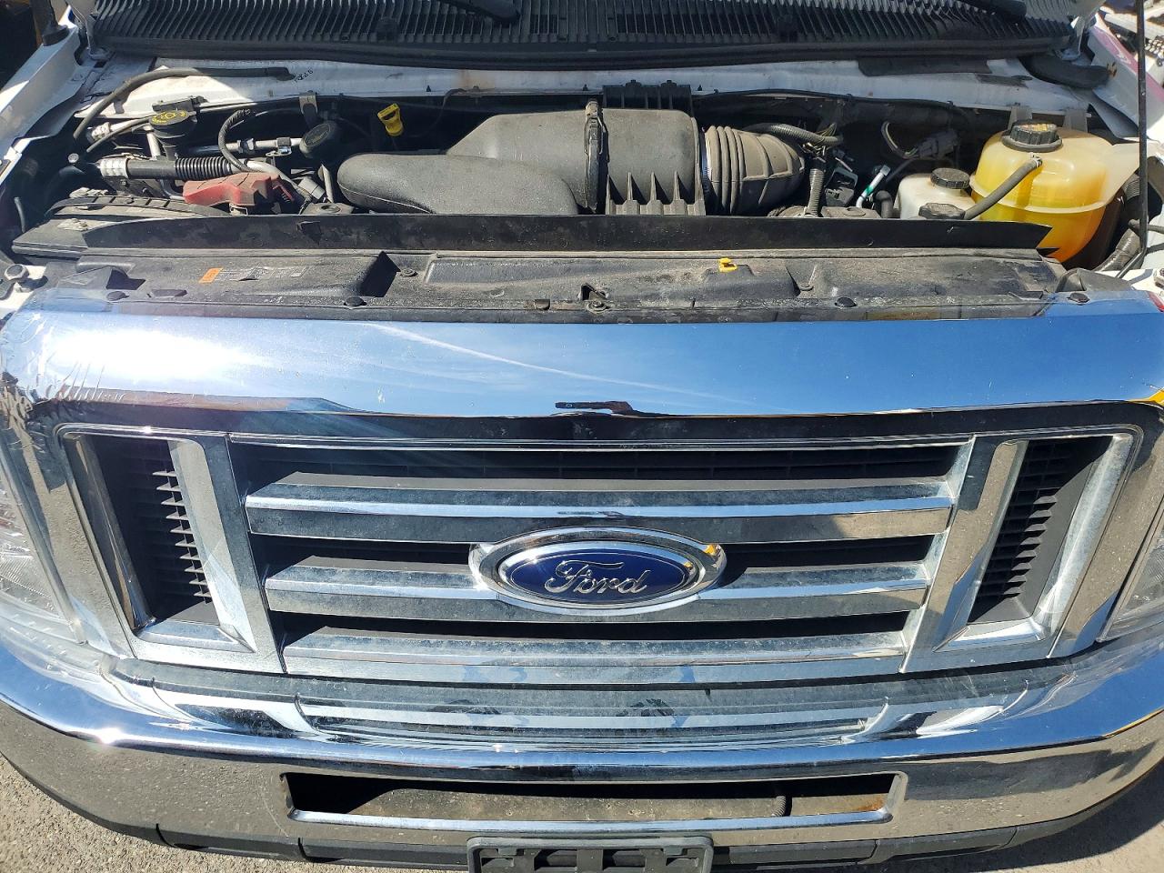 Ford Econoline E450 Super Duty Cutaway Van